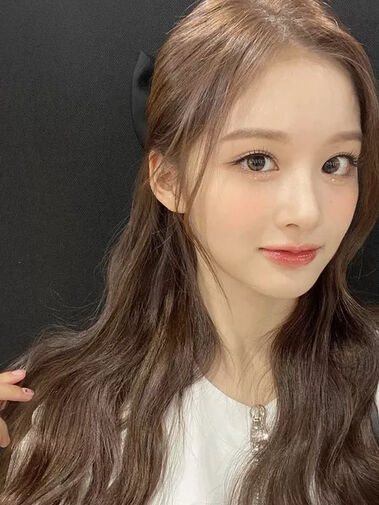 Sullyoon (설윤)
